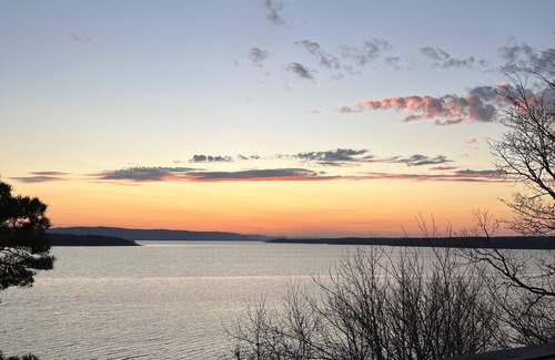 Drasco House | Greers Ferry - RIGHT ON THE LAKE! Sleeps 14 + Character abounds + Stellar views.