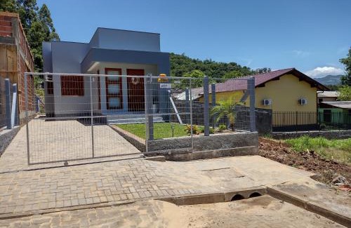 Tres Coroas House | Grey House, próximo a Gramado e ao Templo Budista