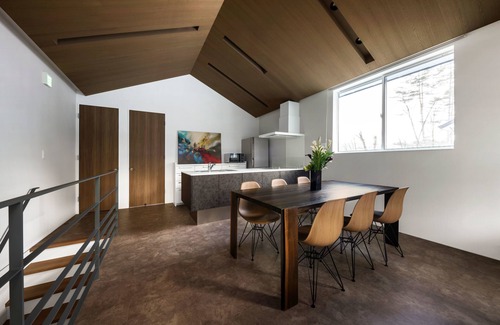 Echo Land House | Grey Wolf Chalet