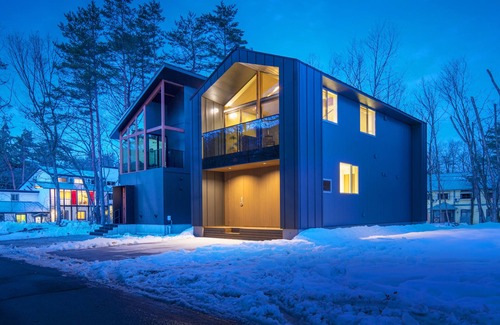 Echo Land House | Grey Wolf Chalet