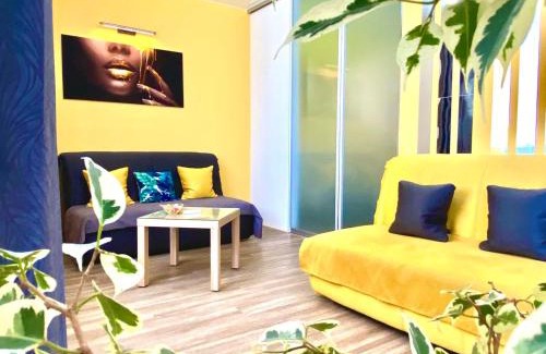 Vinnytsya Apartment | Grey&Yellow на Коцюбинського