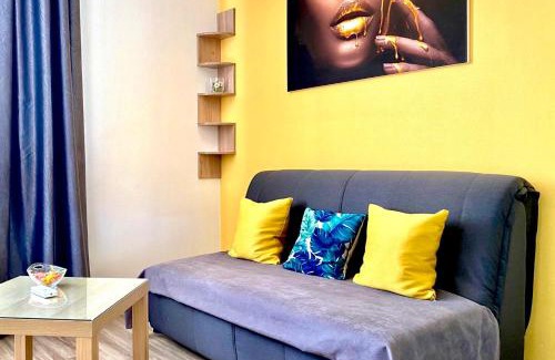 Vinnytsya Apartment | Grey&Yellow на Коцюбинського