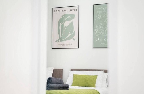 Brighouse Apartment | Grierson Stays: The Big One