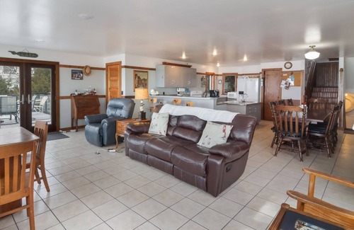 Frankfort House | Griners Life Saving$ Station on Lake Michigan w/Private Beach, Pet-Friendly