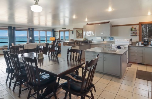 Frankfort House | Griners Life Saving$ Station on Lake Michigan w/Private Beach, Pet-Friendly