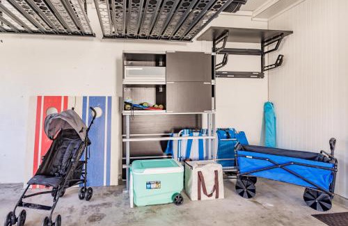 Bradenton House | Grinning Gecko 4Bdr3Bath NEW Pool House, Heated Salt Pool, Indoor-Outdoor Kitchen and Fireplaces, Putting Green, Bocce Court-Within 6 miles of AMI