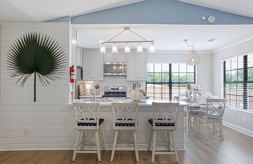 Port Royal House | Gritz & Giggles, Southern Charm Meets Belly Laughs!