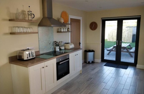 Castlewellan Cottage | Gromoth Mountain View Cottage - Heather Cottage