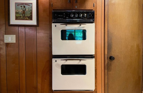 Placerville Cabin | Groovy Cabin in the woods is a perfect place for family and friends to gather.