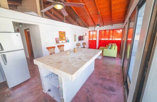 ProCab Apartment | Ground-floor apt, pool, 1-minute walk to beach/supermarket, perfect for seniors!