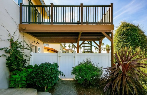Sunset Cliffs House | Ground-floor studio with kitchenette, grill, and alfresco dining