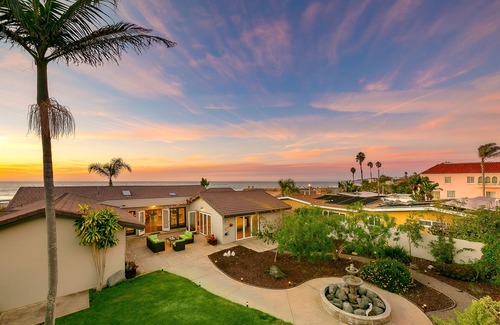 Sunset Cliffs House | Ground-floor studio with kitchenette, grill, and alfresco dining