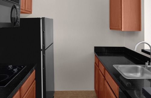 The East Side Hotel | Group Comfort – Homey Suite w/Kitchen, Living Area & Free Airport Shuttle