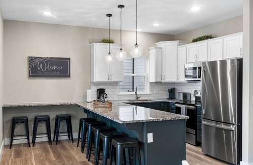 Table Rock House | Group Getaway Jackpot: 9BR for the Price of 5 Branson Lodge + Perks Galore!