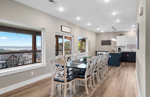 Table Rock House | Group Getaway Jackpot: 9BR for the Price of 5 Branson Lodge + Perks Galore!