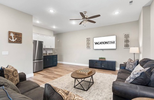 Table Rock House | Group Getaway Jackpot: 9BR for the Price of 5 Branson Lodge + Perks Galore!