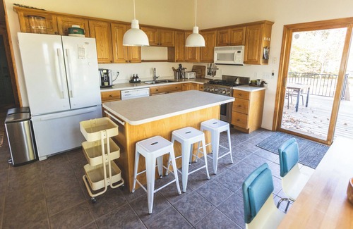 Grand Rapids Cabin | Group Getaway on a Private Peninsula