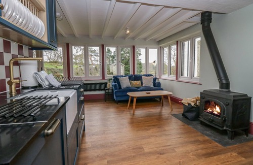 Low Newton Cottage | GROVE HOUSE, pet friendly, character holiday cottage in Witherslack