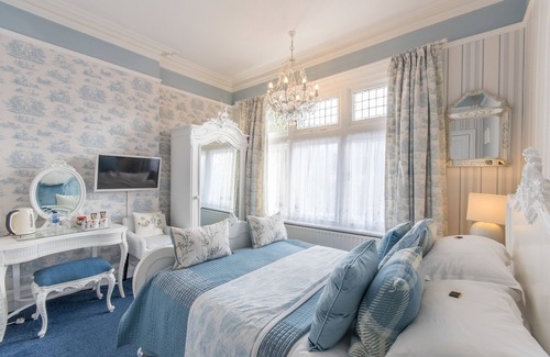 Canford Cliffs House | Grovefield Manor