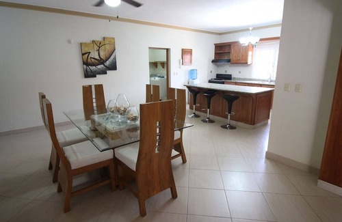 El Batey House | Guest-friendly 8BD villa in central Sosua, with pool, cable TV, fast internet!
