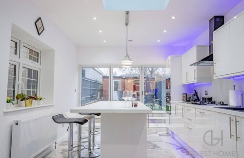 Portswood House | Guest Homes | Broadland House