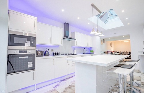 Portswood House | Guest Homes | Broadland House