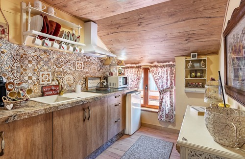 La Zubia House | Guest House 'Cumbres Verdes - Laurel De La Reina' with Mountain View, Wi-Fi and Air Conditioning