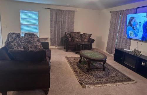 Riverdale House | Guest House Haven with Gazebo