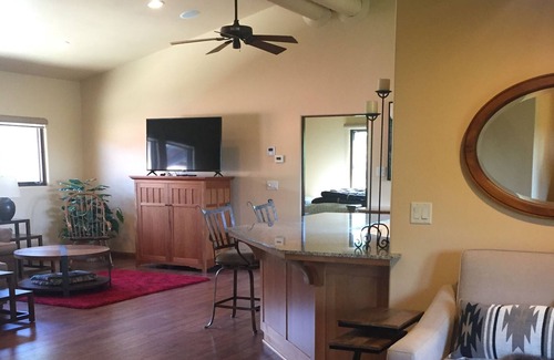 North Auburn House | Guest house on a working vineyard, close to wineries, hikes, rivers and lakes!