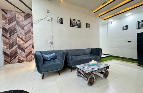 Karachi Hotel | Guest House With Air Condition And Flat Screen TV