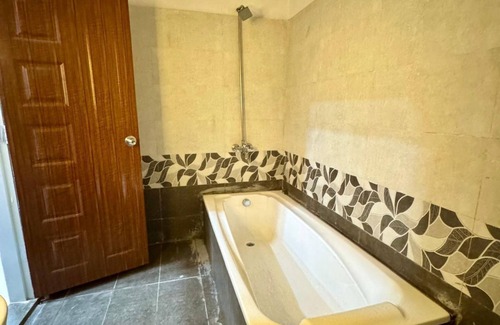 Karachi Hotel | Guest House With Air Condition And Flat Screen TV