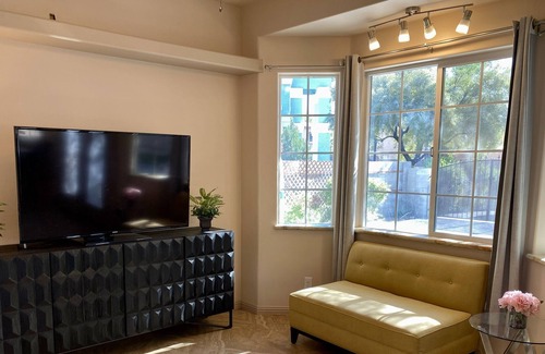 Centennial Hills House | Guest house with small yard