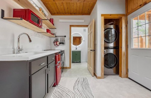 Rapid City House | Guest Suite-Hot Tub-Close to Town