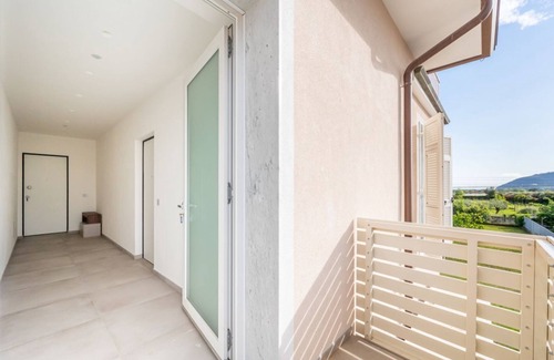 Luni Apartment | GuestHost - Mare Monti Apartment 7