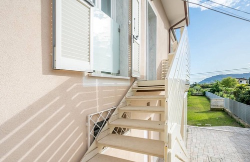 Luni Apartment | GuestHost - Mare Monti Apartment 7