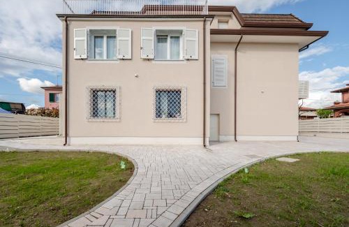 Luni Apartment | GuestHost - Mare Monti Apartments 4-7