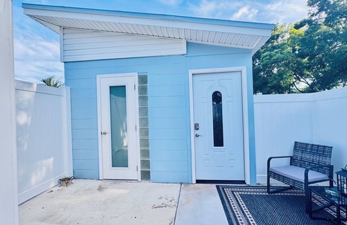 Egypt Lake-Leto House | Guesthouse Hideaway in Tampa–Close to everything-Perfect for Short Stays