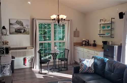 Willow Spring Apartment | Guesthouse on private 16 acre country estate.