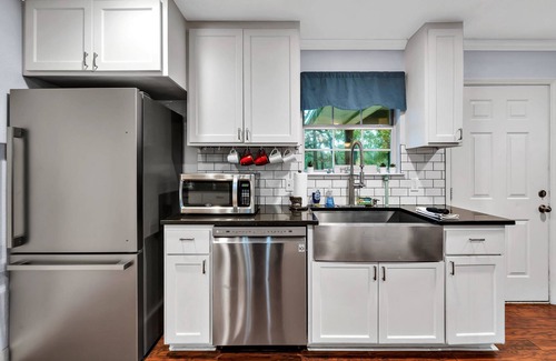 Waco House | Guesthouse with a Game Room! 17 min to Silos!