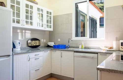 Faial House | GuestReady - Hikers Haven