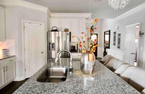 Buford House | Guests Fav! Hidden Hills Retreat with soothing hot tub and high speed internet!