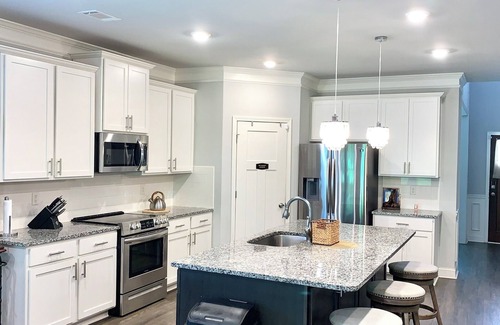 Buford House | Guests Fav! Hidden Hills Retreat with soothing hot tub and high speed internet!