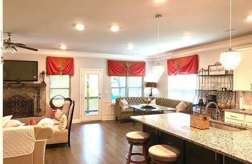 Buford House | Guests Fav! Hidden Hills Retreat with soothing hot tub and high speed internet!