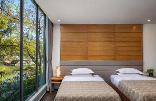 Xiufeng Hotel | Guilin Reed Flute Retreat Free pick-up service over 2 nights