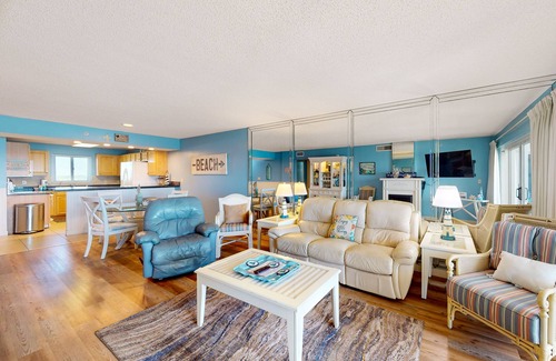 Ono Island Condo | Gulf-front condo with balcony, amazing beach view, pools, & hot tub