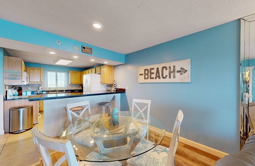 Ono Island Condo | Gulf-front condo with balcony, amazing beach view, pools, & hot tub