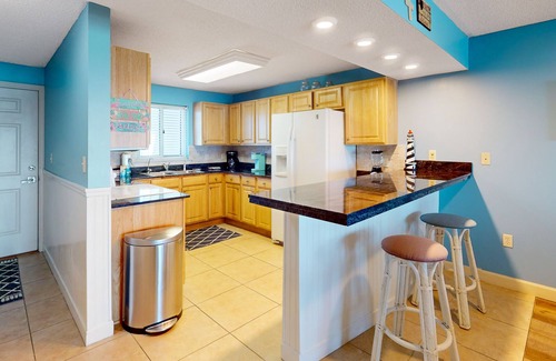 Ono Island Condo | Gulf-front condo with balcony, amazing beach view, pools, & hot tub