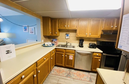 Gulf Shores Hotel | Gulf Tower 8b 2 Bedroom Condo by RedAwning