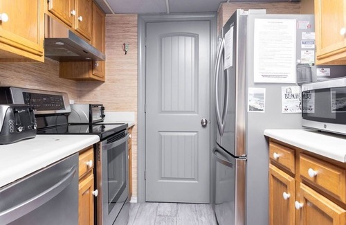 Gulf Shores Hotel | Gulf Tower 8b 2 Bedroom Condo by RedAwning