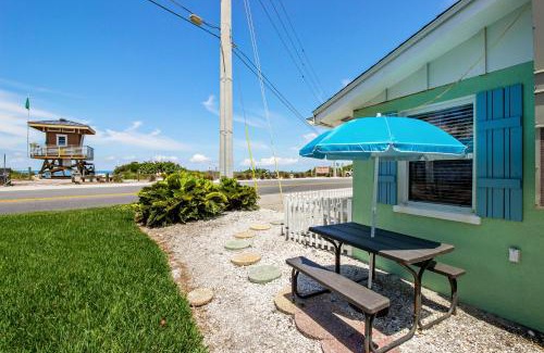 Bradenton Beach Apartment | Gulf View Cottage #3